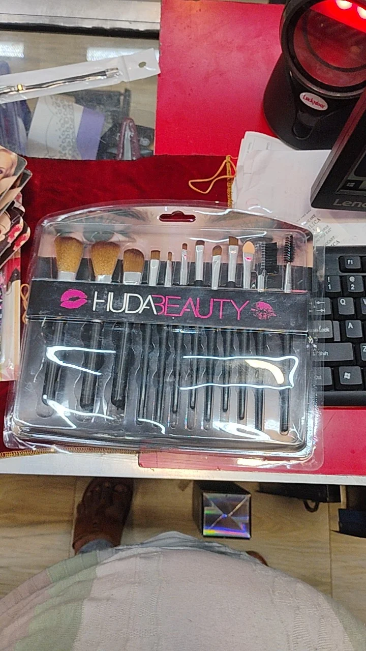 HUDABEAUTY MAKEUP BRUSH SET 12IN1